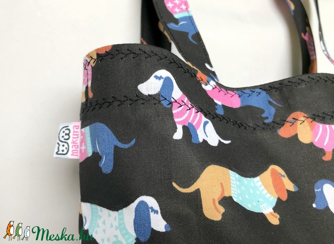 Tacskók Pulcsiban Kutyás Szatyor Fekete - táska & tok - bevásárlás & shopper táska - shopper, textiltáska, szatyor - Meska.hu Tacskók Pulcsiban Kutyás Szatyor Fekete - táska & tok - bevásárlás & shopper táska - shopper, textiltáska, szatyor - Meska.hu