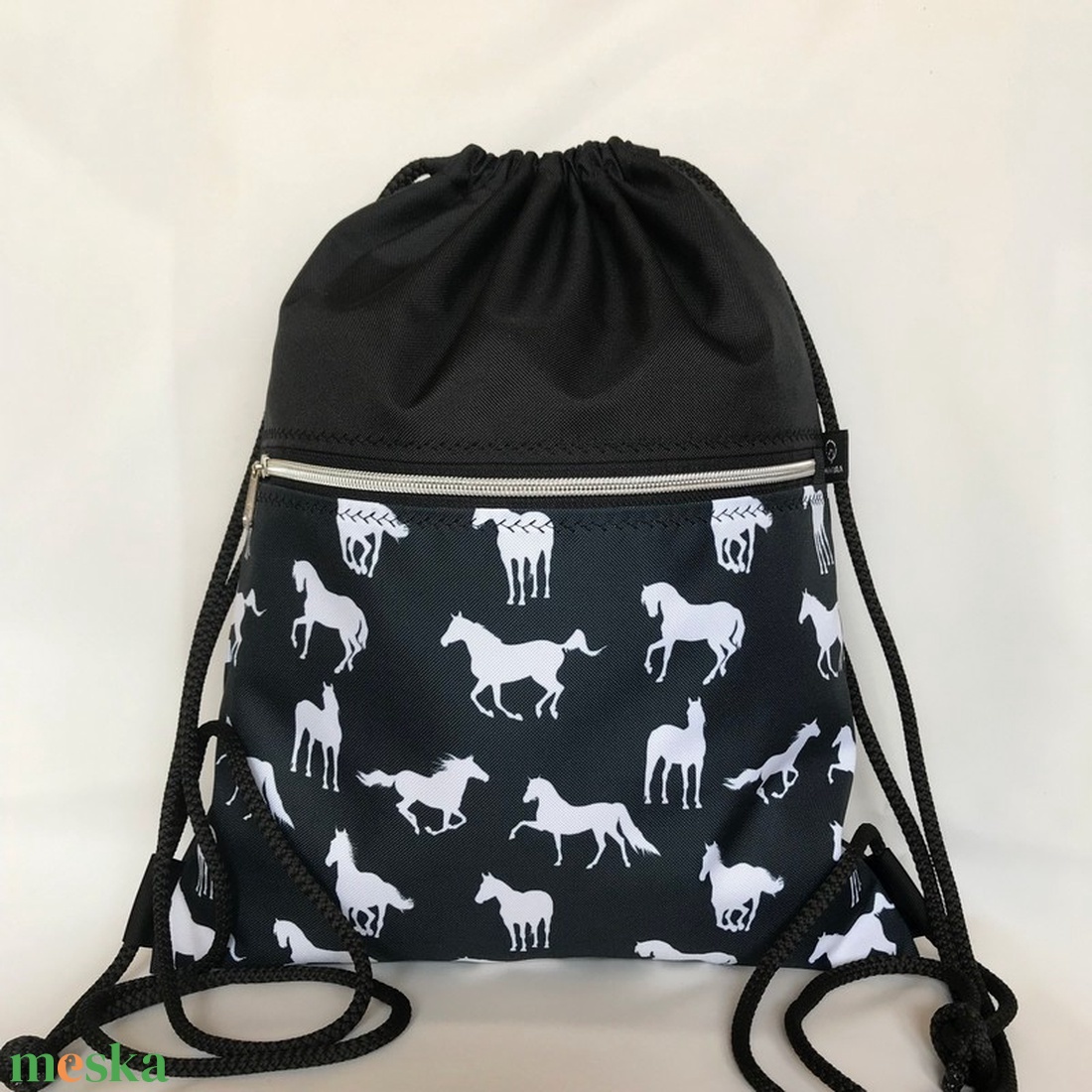 Fehér Lovas Vízlepergető Hátizsák - táska & tok - hátizsák - tornazsák, gymbag - Meska.hu