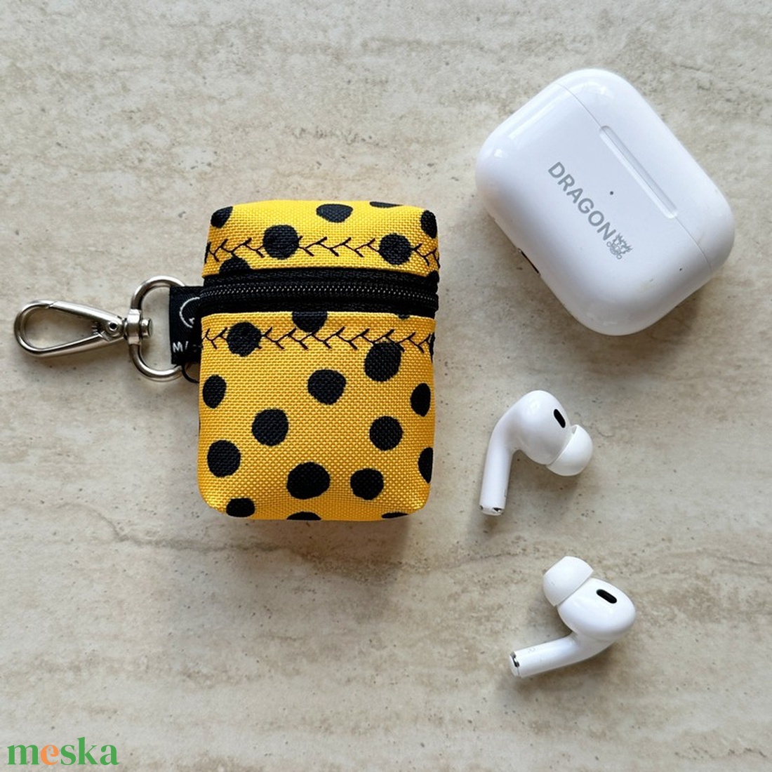 Fülhallgató Méretű Karabineres Mini Neszesszer Nyuszi - táska & tok - pénztárca & más tok - fülhallgató tok  - Meska.hu