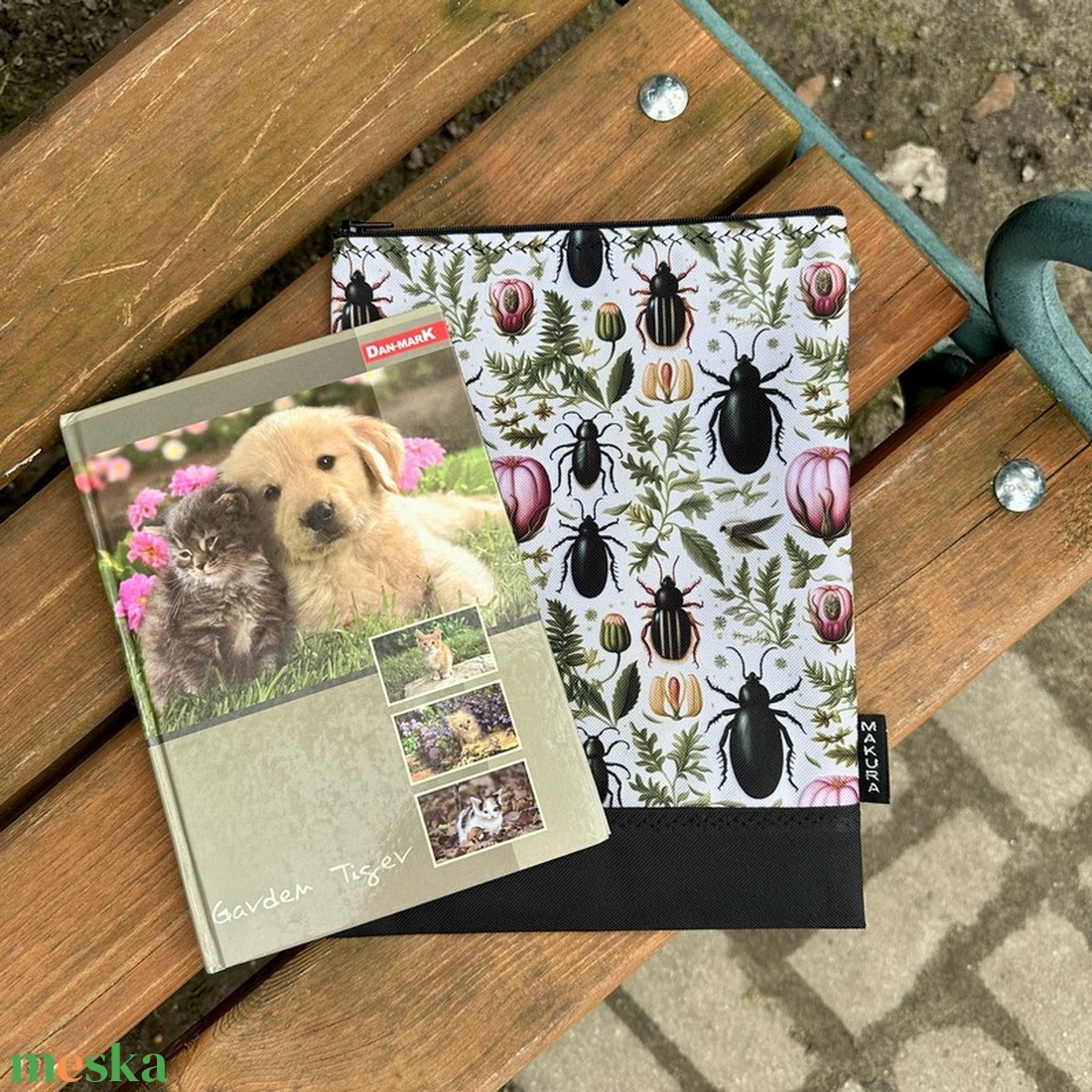 Cipzáras Könyvtok Neszesszer Bogarak Virágokkal - könyv & zene - könyvtok - Meska.hu