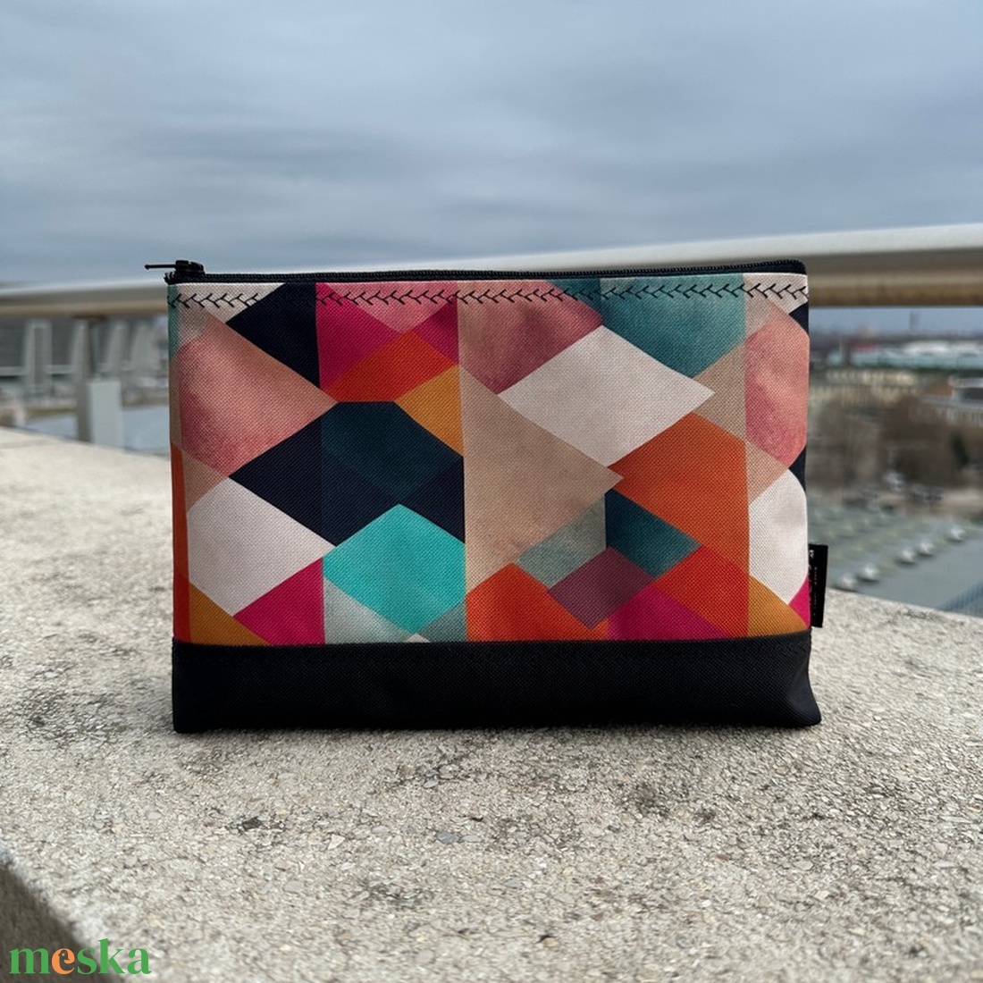 Nagyméretű Vízálló Neszesszer Absztrakt Háromszögek - táska & tok - neszesszer - Meska.hu
