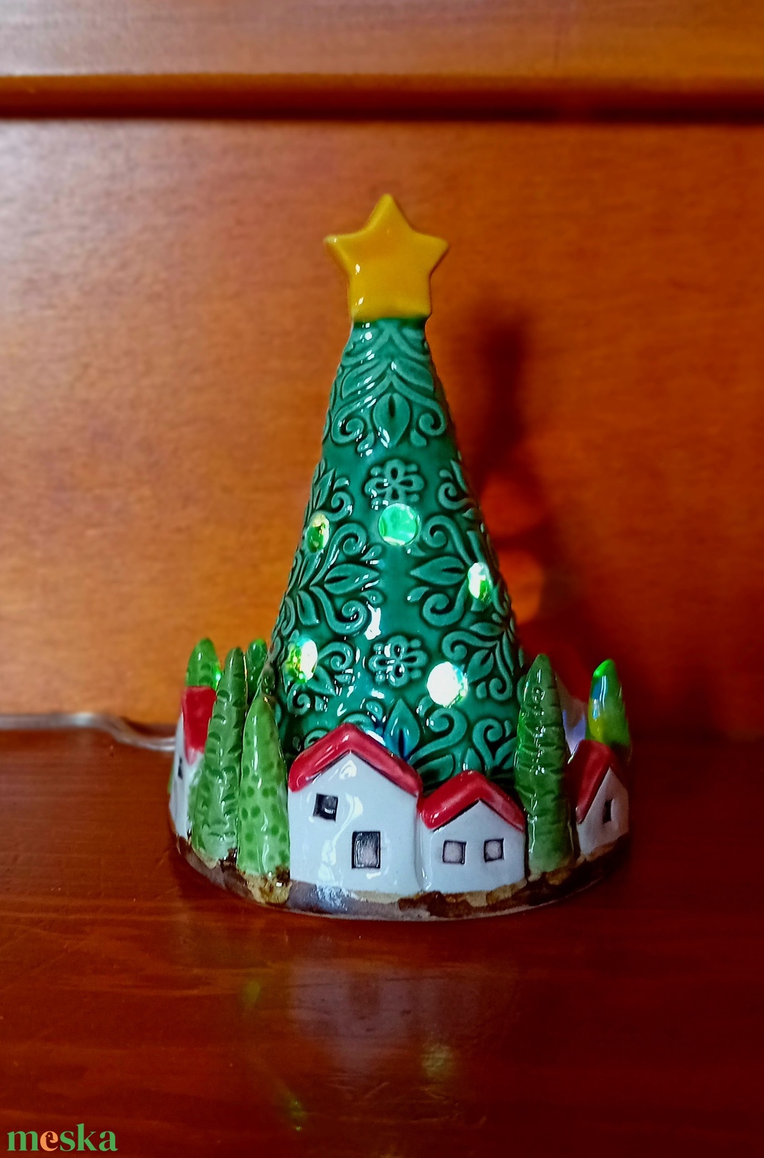 Kerámia mécses, fenyőfa házakkal - esküvő - dekoráció - asztaldísz - Meska.hu