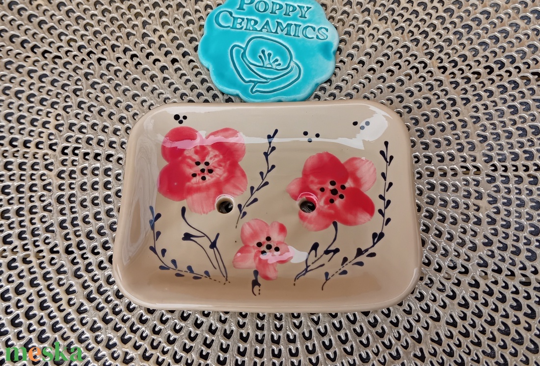 Piros virág mintás  kerámia szappantartó,bézs - otthon & életmód - fürdőszoba - szappantartó - Meska.hu