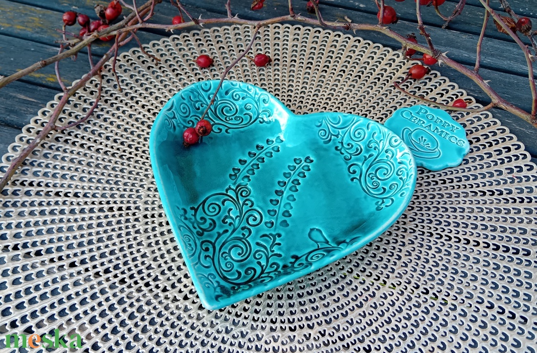 Szív virág és madárka mintás kerámia tál, türkiz - otthon & életmód - dekoráció - asztal és polc dekoráció - asztaldísz - Meska.hu