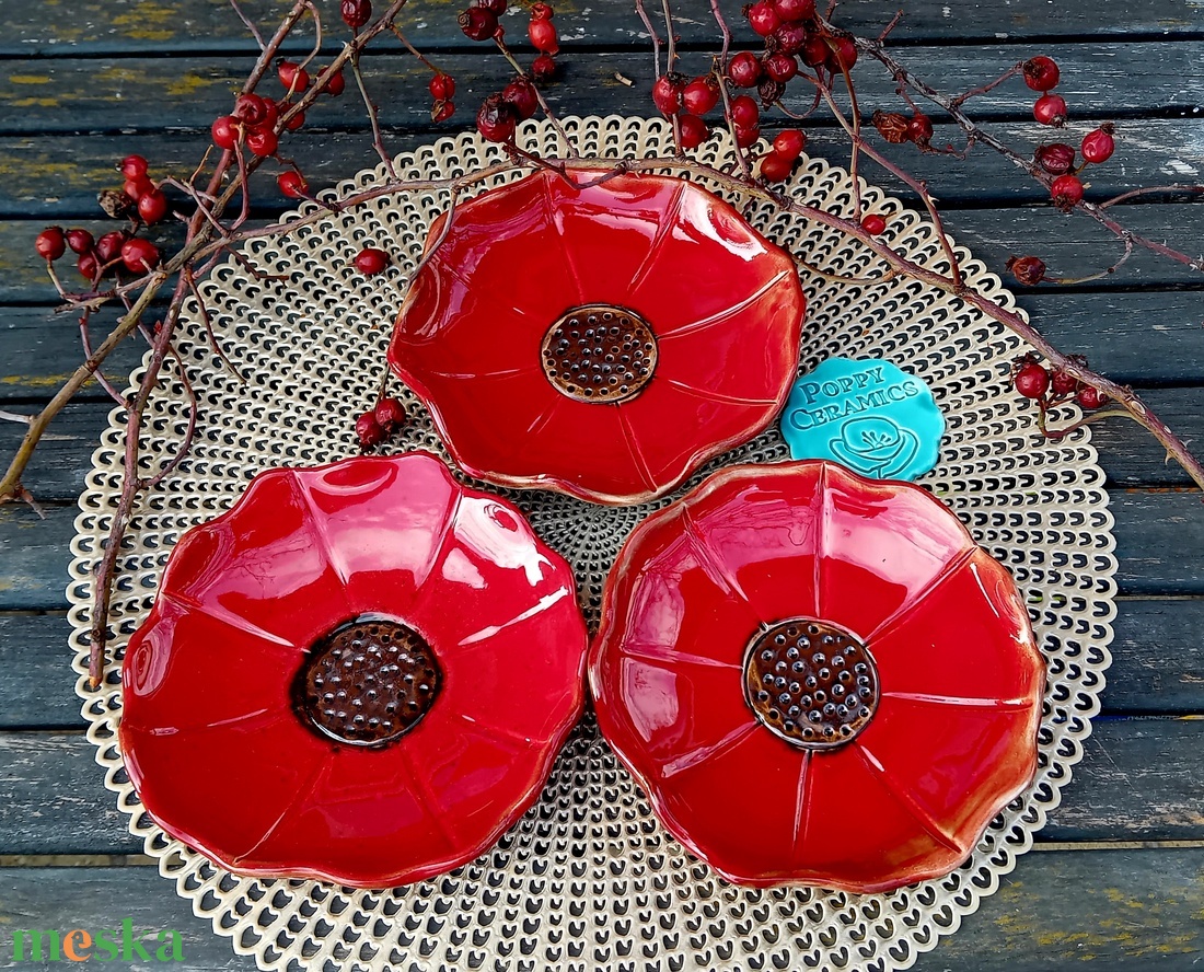 Piros pipacs alakú kerámia tál - otthon & életmód - dekoráció - asztal és polc dekoráció - asztaldísz - Meska.hu