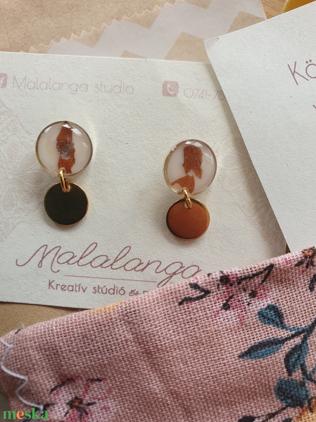 Kis műgyanta fülcsi - ékszer - fülbevaló - lógós kerek fülbevaló - Meska.hu Kis műgyanta fülcsi - ékszer - fülbevaló - lógós kerek fülbevaló - Meska.hu