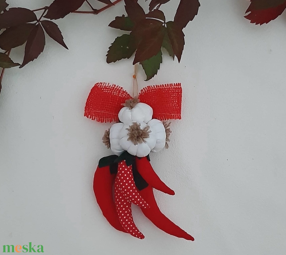 Paprika füzér fokhagymával dekoráció - otthon & életmód - dekoráció - ajtó- és ablak dekoráció - ajtódísz & kopogtató - Meska.hu Paprika füzér fokhagymával dekoráció - otthon & életmód - dekoráció - ajtó- és ablak dekoráció - ajtódísz & kopogtató - Meska.hu