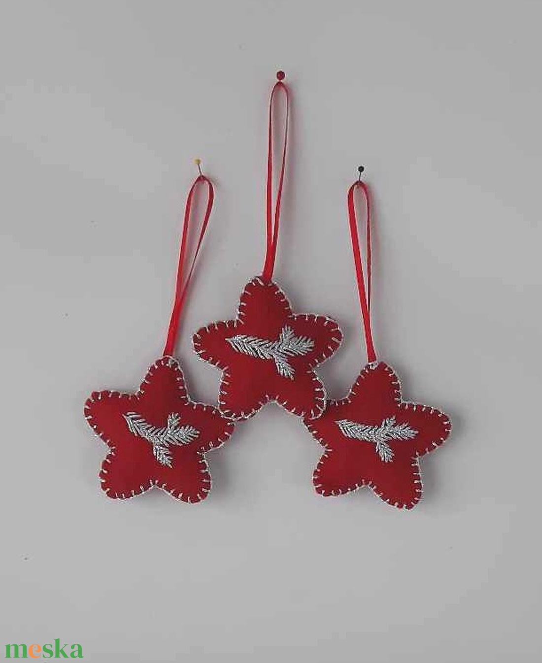 Hímzett filc karácsonyi díszek - karácsony - karácsonyi lakásdekoráció - karácsonyfadíszek - Meska.hu