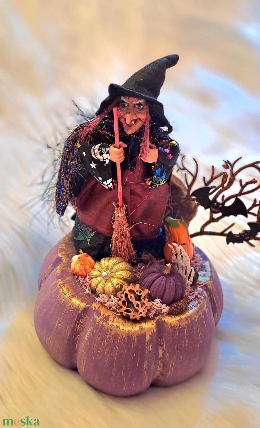 Boszorkányos Halloween Dekoráció � Egyedi Faragott Hatású Lila Tökdíszben - otthon & életmód - dekoráció - halloween - halloweeni asztaldísz - Meska.hu