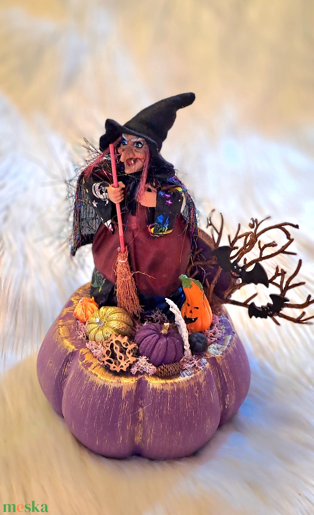 Boszorkányos Halloween Dekoráció � Egyedi Faragott Hatású Lila Tökdíszben - otthon & életmód - dekoráció - halloween - halloweeni asztaldísz - Meska.hu