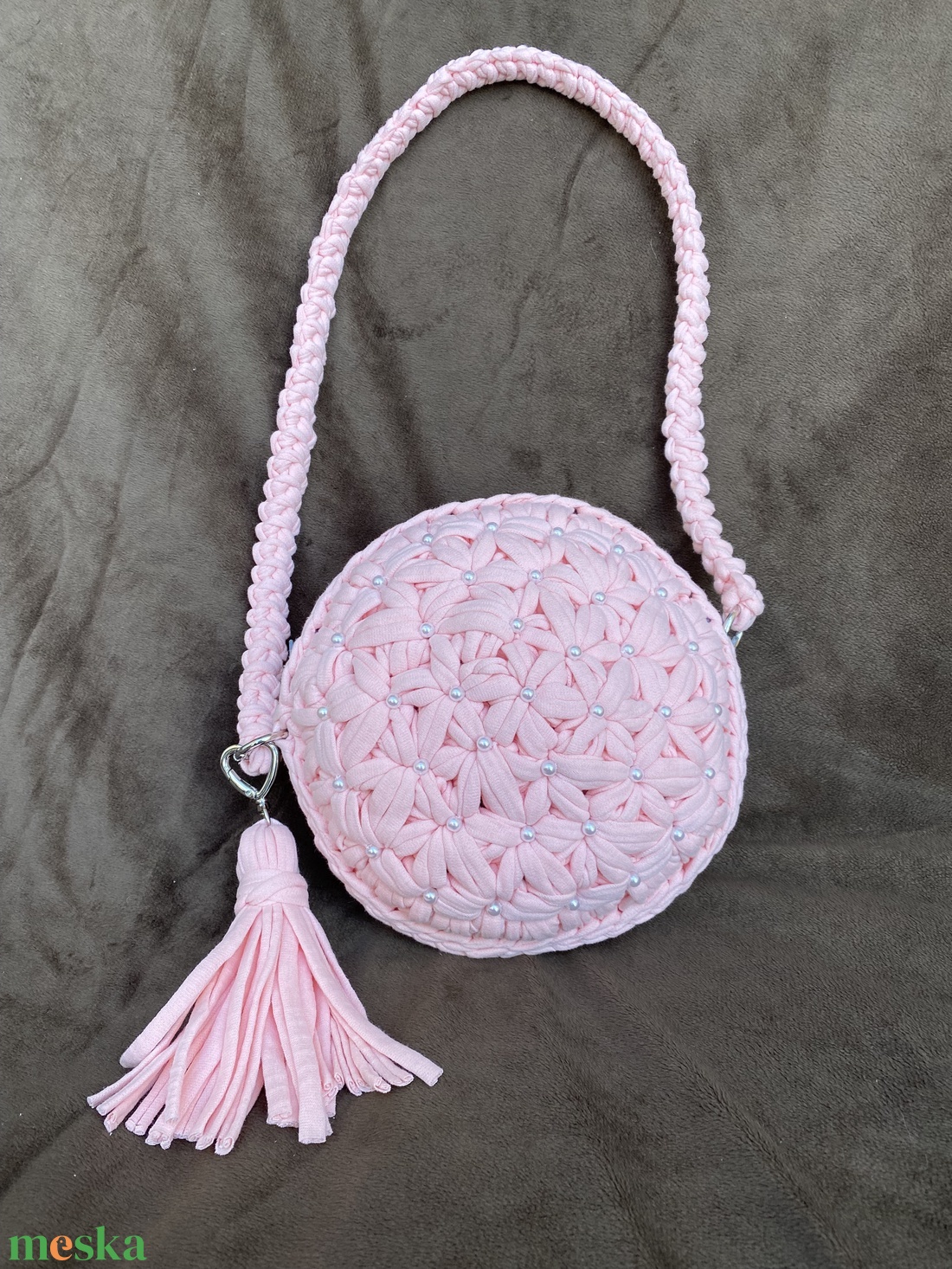 Esztella horgolt kör alakú gyöngyökkel díszített crossbody táska - ajándék bojttal - táska & tok - kézitáska & válltáska - válltáska - Meska.hu Esztella horgolt kör alakú gyöngyökkel díszített crossbody táska - ajándék bojttal - táska & tok - kézitáska & válltáska - válltáska - Meska.hu