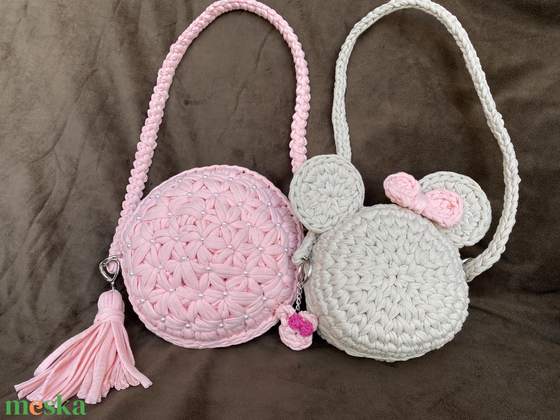 Esztella horgolt kör alakú gyöngyökkel díszített crossbody táska - ajándék bojttal - táska & tok - kézitáska & válltáska - válltáska - Meska.hu Esztella horgolt kör alakú gyöngyökkel díszített crossbody táska - ajándék bojttal - táska & tok - kézitáska & válltáska - válltáska - Meska.hu