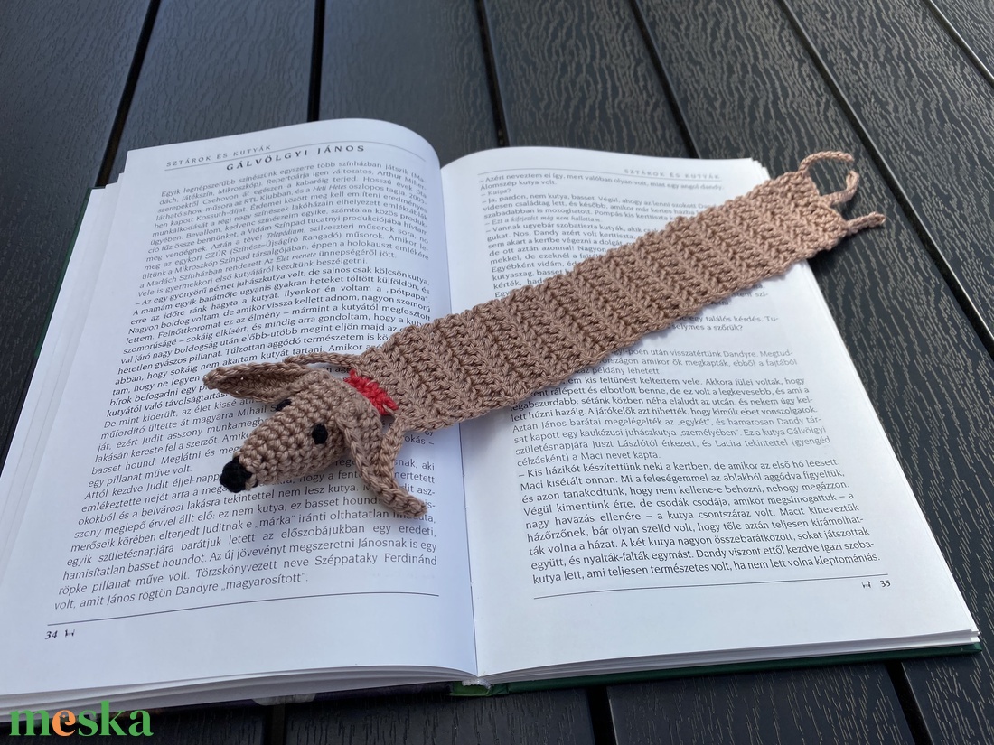 Horgolt tacsi könyvjelző, világosbarna tacskó  - könyv & zene - könyvjelző - Meska.hu