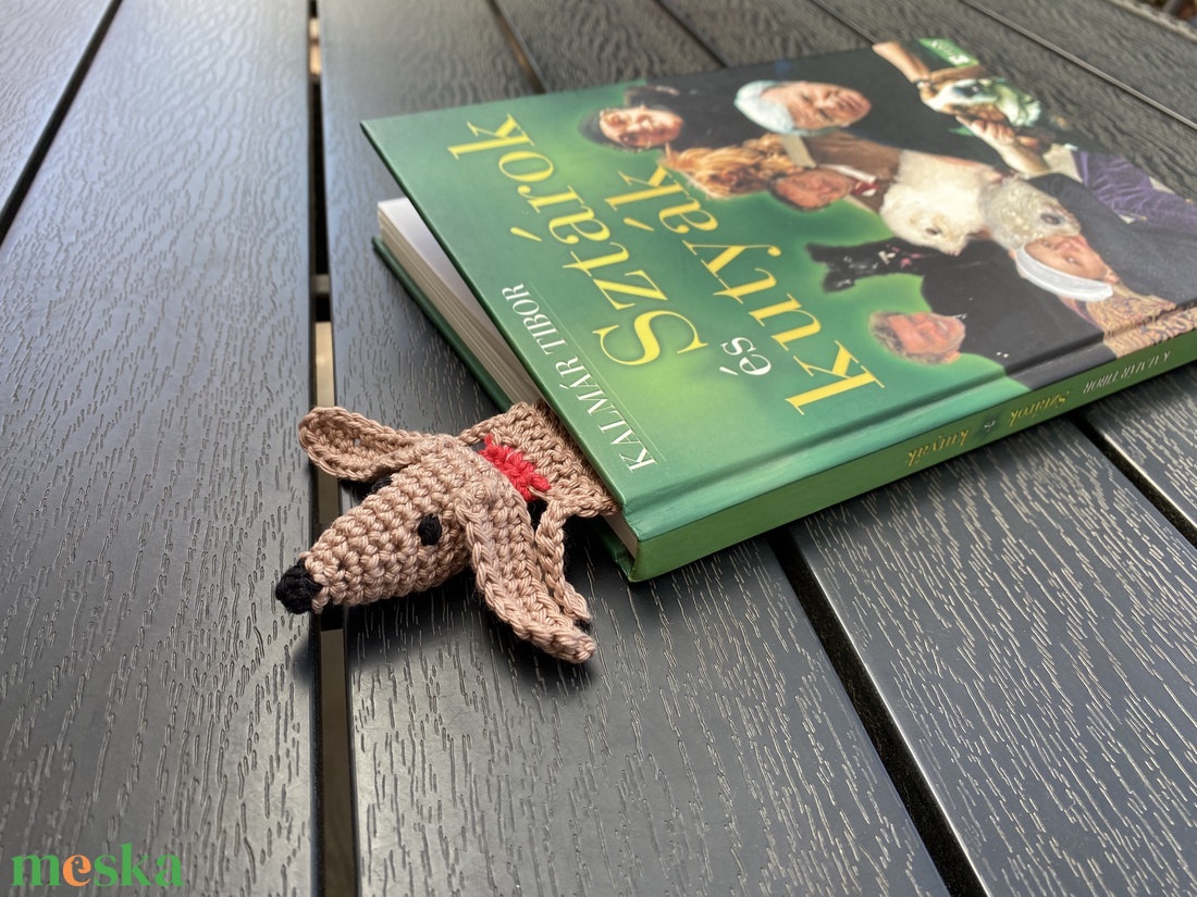 Horgolt tacsi könyvjelző, világosbarna tacskó  - könyv & zene - könyvjelző - Meska.hu