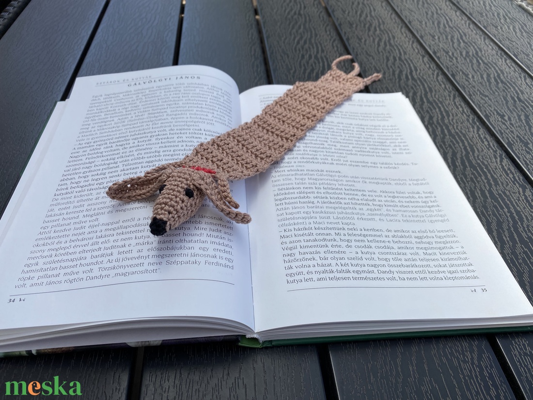 Horgolt tacsi könyvjelző, világosbarna tacskó  - könyv & zene - könyvjelző - Meska.hu