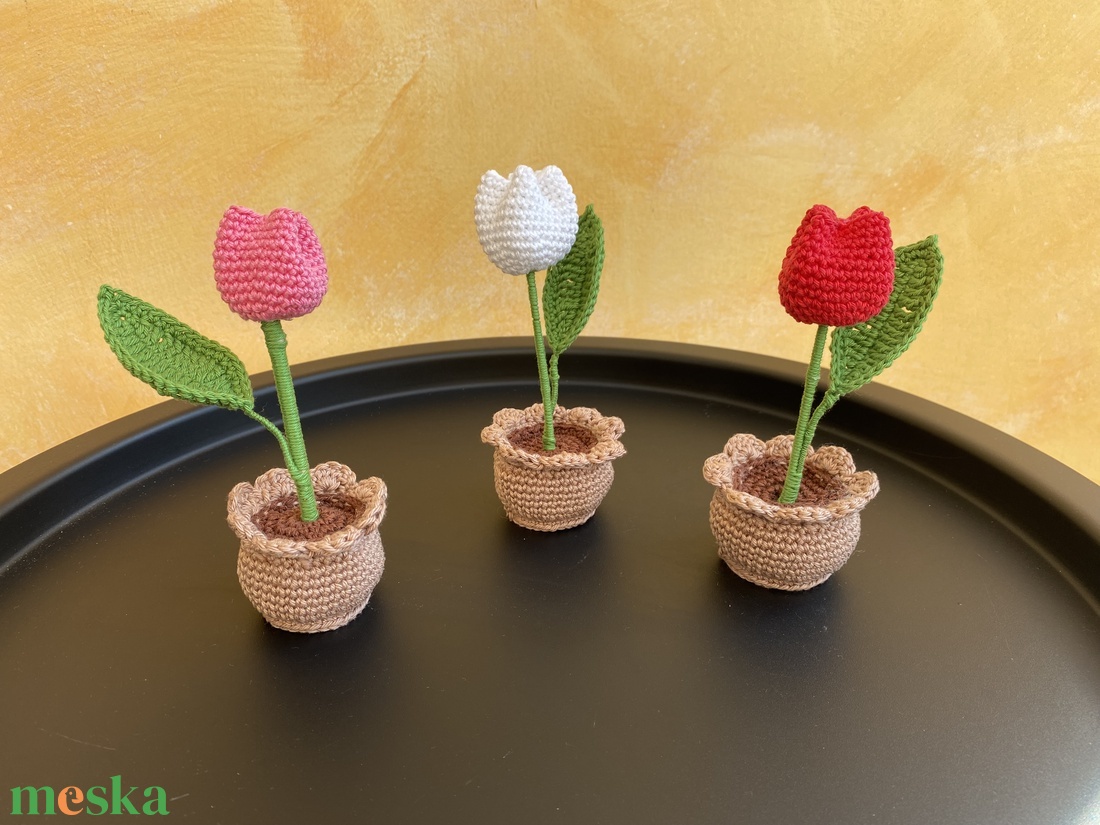 Horgolt tulipánok cserépben - otthon & életmód - dekoráció - virágdísz és tartó - csokor & virágdísz - Meska.hu Horgolt tulipánok cserépben - otthon & életmód - dekoráció - virágdísz és tartó - csokor & virágdísz - Meska.hu