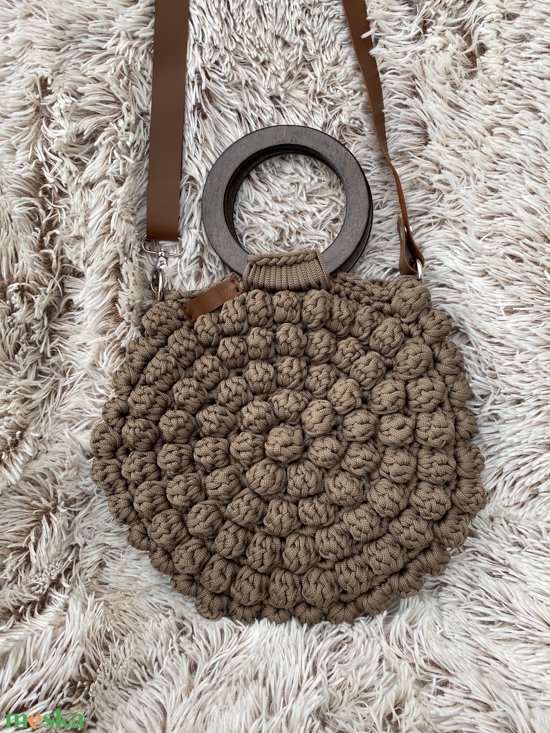 Esperanza horgolt kézi- és crossbody táska fa füllel, bőrpánttal - táska & tok - kézitáska & válltáska - válltáska - Meska.hu Esperanza horgolt kézi- és crossbody táska fa füllel, bőrpánttal - táska & tok - kézitáska & válltáska - válltáska - Meska.hu