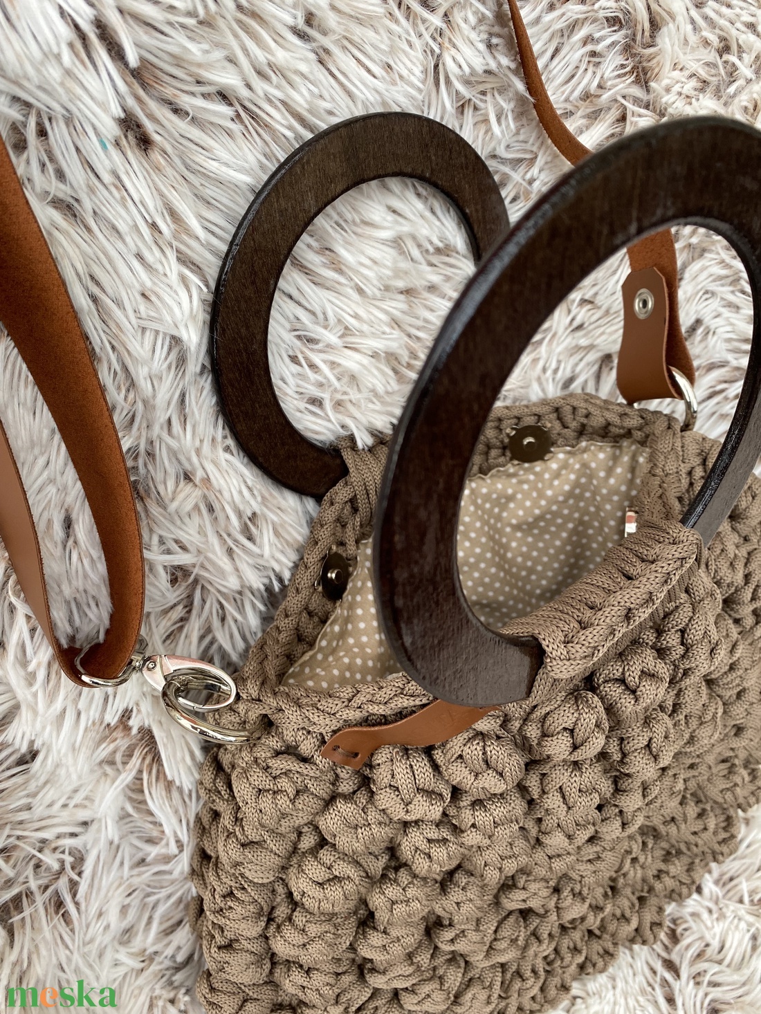 Esperanza horgolt kézi- és crossbody táska fa füllel, bőrpánttal - táska & tok - kézitáska & válltáska - válltáska - Meska.hu Esperanza horgolt kézi- és crossbody táska fa füllel, bőrpánttal - táska & tok - kézitáska & válltáska - válltáska - Meska.hu
