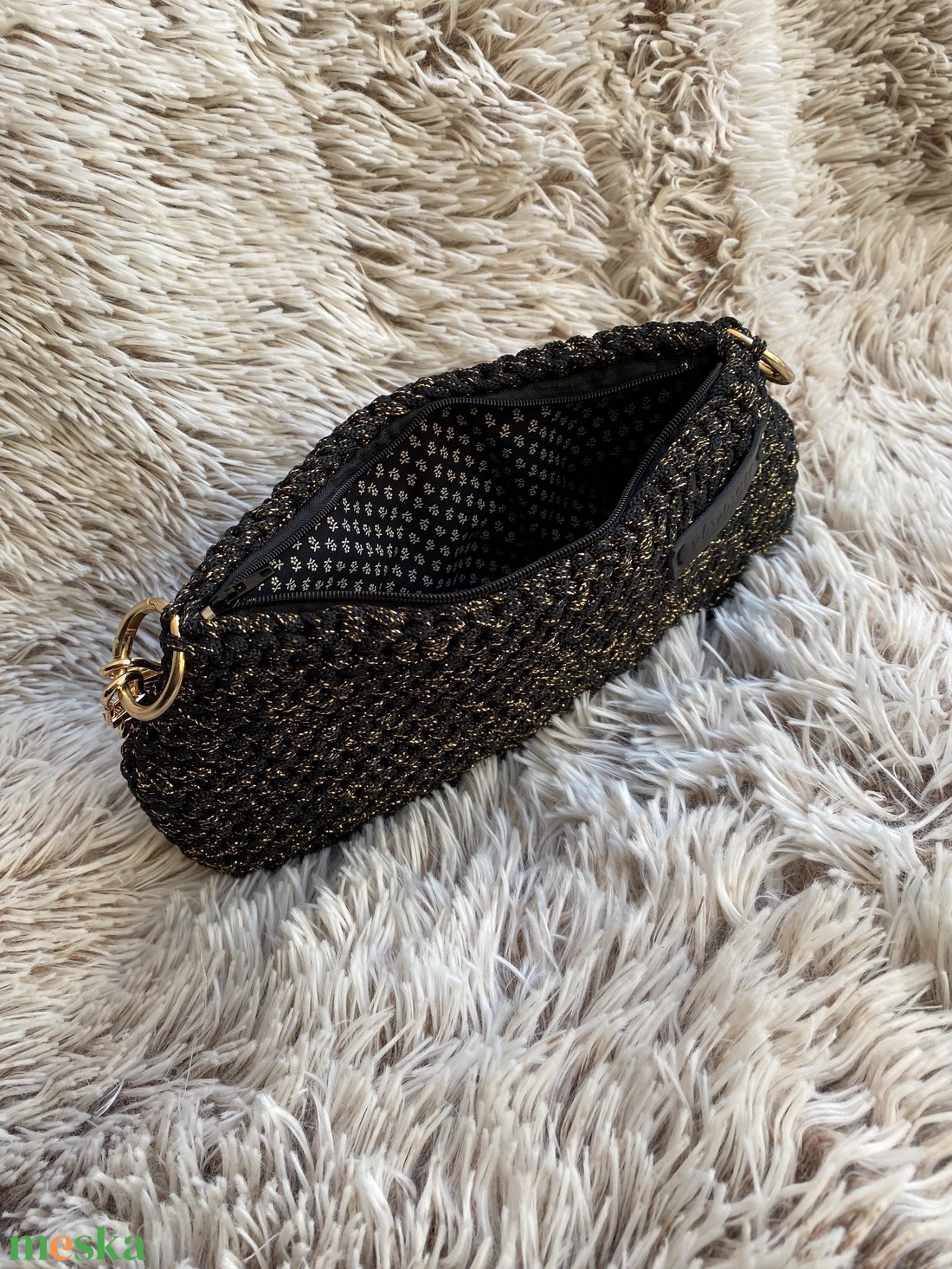 Fekete-arany alkalmi elegáns horgolt kézi- és crossbody táska - táska & tok - kézitáska & válltáska - vállon átvethető táska - Meska.hu Fekete-arany alkalmi elegáns horgolt kézi- és crossbody táska - táska & tok - kézitáska & válltáska - vállon átvethető táska - Meska.hu