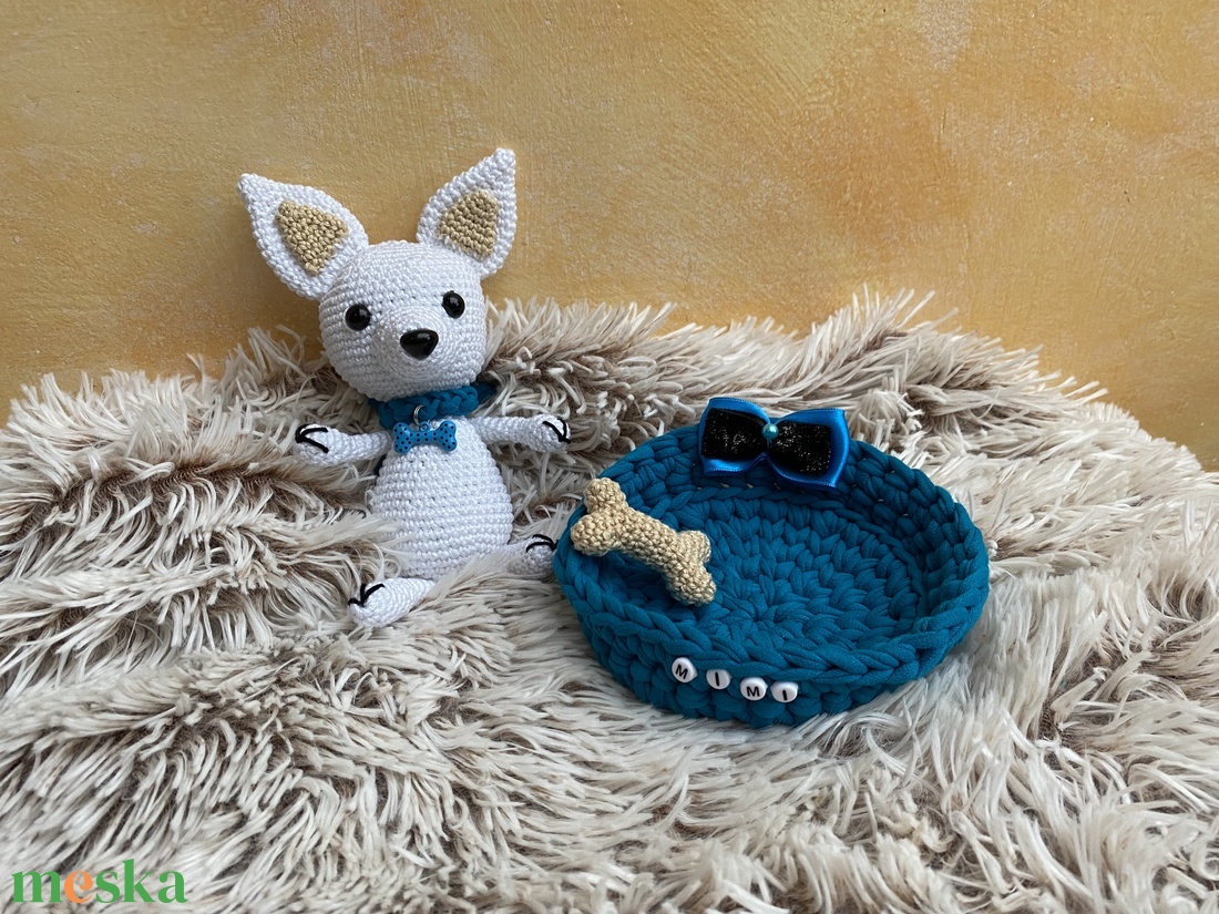 Mimi horgolt csivava névre szóló fekhelyével amigurumi - játék & sport - plüssállat & játékfigura - kutya - Meska.hu