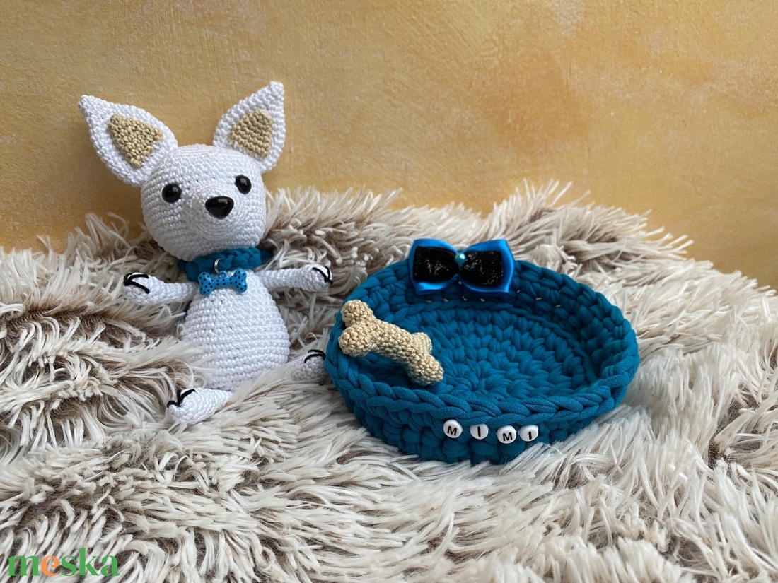 Mimi horgolt csivava névre szóló fekhelyével amigurumi - játék & sport - plüssállat & játékfigura - kutya - Meska.hu