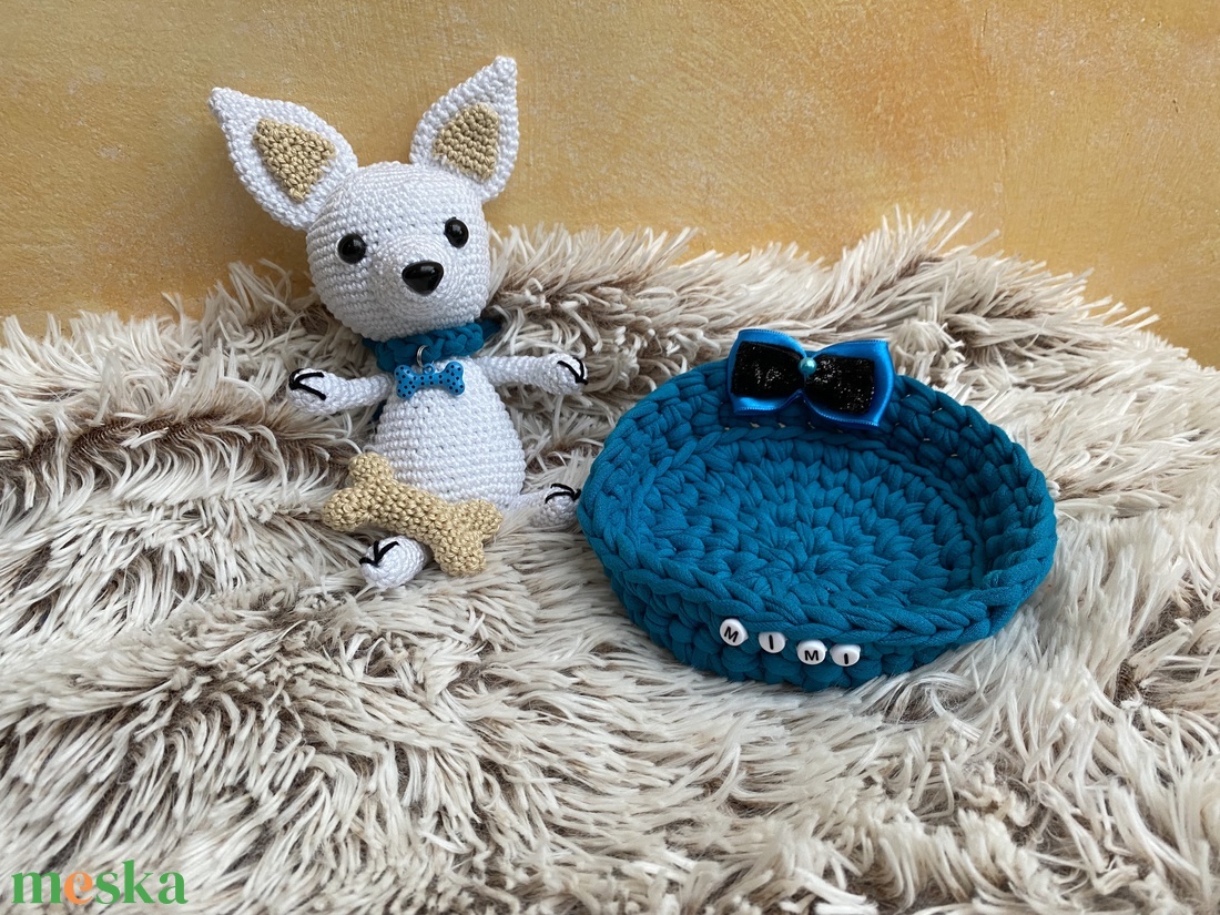 Mimi horgolt csivava névre szóló fekhelyével amigurumi - játék & sport - plüssállat & játékfigura - kutya - Meska.hu