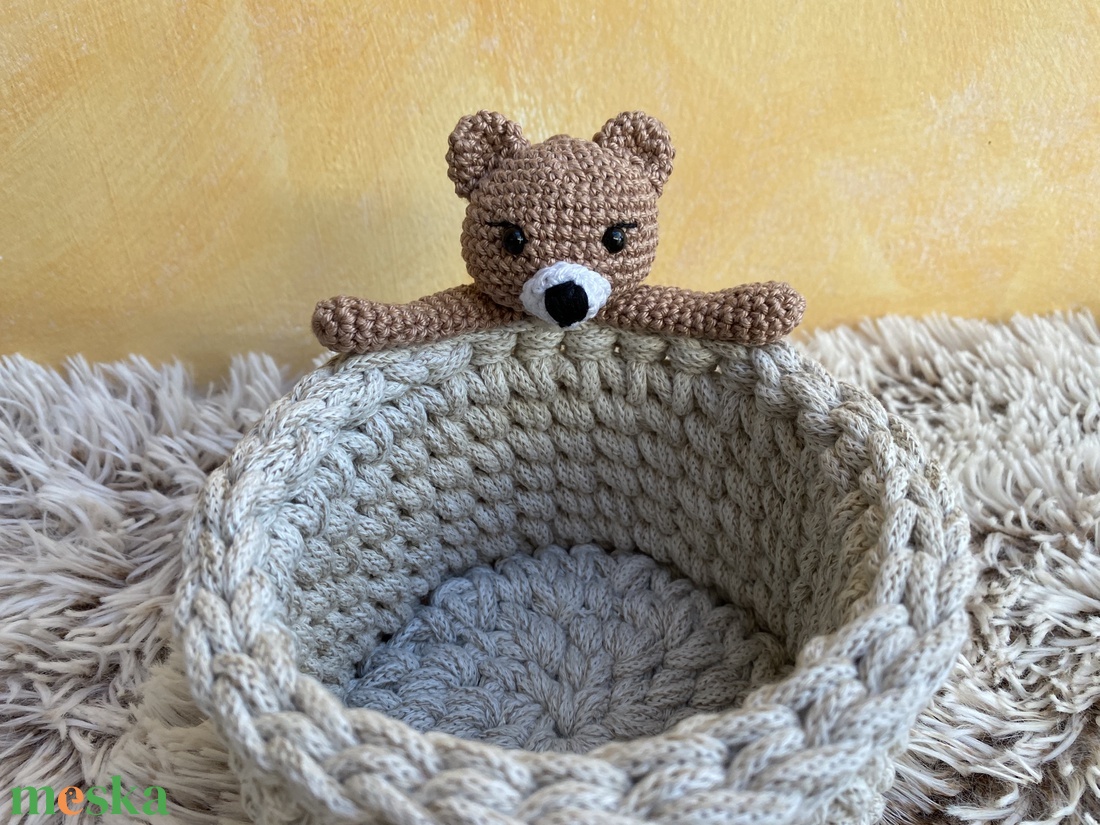 Horgolt tároló amigurumi maci díszítéssel - otthon & életmód - tárolás & rendszerezés - tárolókosár - Meska.hu