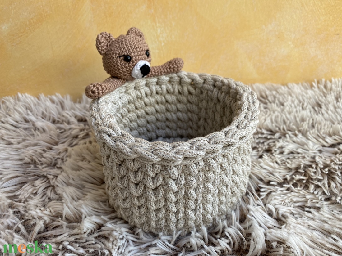 Horgolt tároló amigurumi maci díszítéssel - otthon & életmód - tárolás & rendszerezés - tárolókosár - Meska.hu