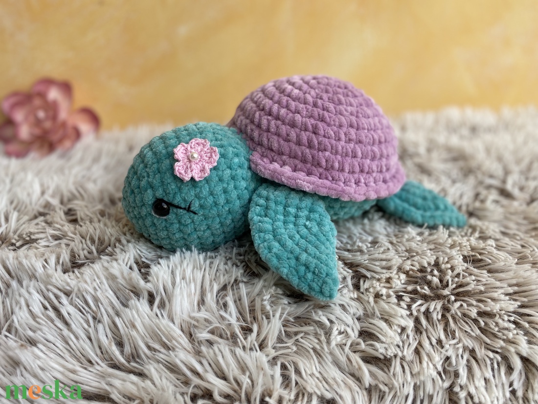 Gló plüss horgolt teknős teknőslány 25cm hosszú - játék & sport - plüssállat & játékfigura - más figura - Meska.hu Gló plüss horgolt teknős teknőslány 25cm hosszú - játék & sport - plüssállat & játékfigura - más figura - Meska.hu