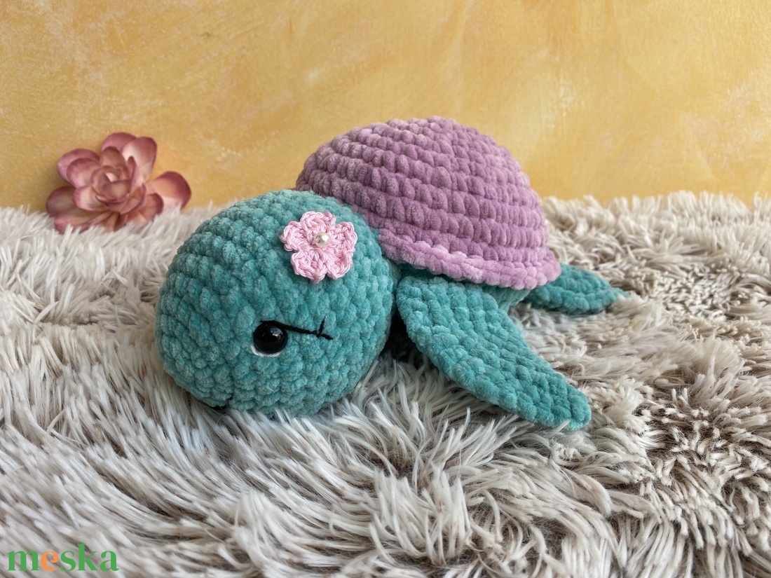 Gló plüss horgolt teknős teknőslány 25cm hosszú - játék & sport - plüssállat & játékfigura - más figura - Meska.hu Gló plüss horgolt teknős teknőslány 25cm hosszú - játék & sport - plüssállat & játékfigura - más figura - Meska.hu