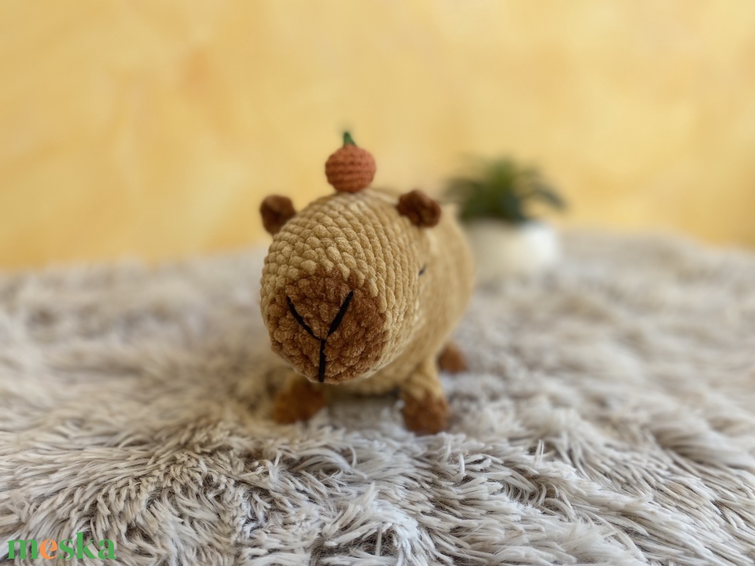Plüss horgolt capybara mandarinnal 18 cm - játék & sport - plüssállat & játékfigura - más figura - Meska.hu Plüss horgolt capybara mandarinnal 18 cm - játék & sport - plüssállat & játékfigura - más figura - Meska.hu