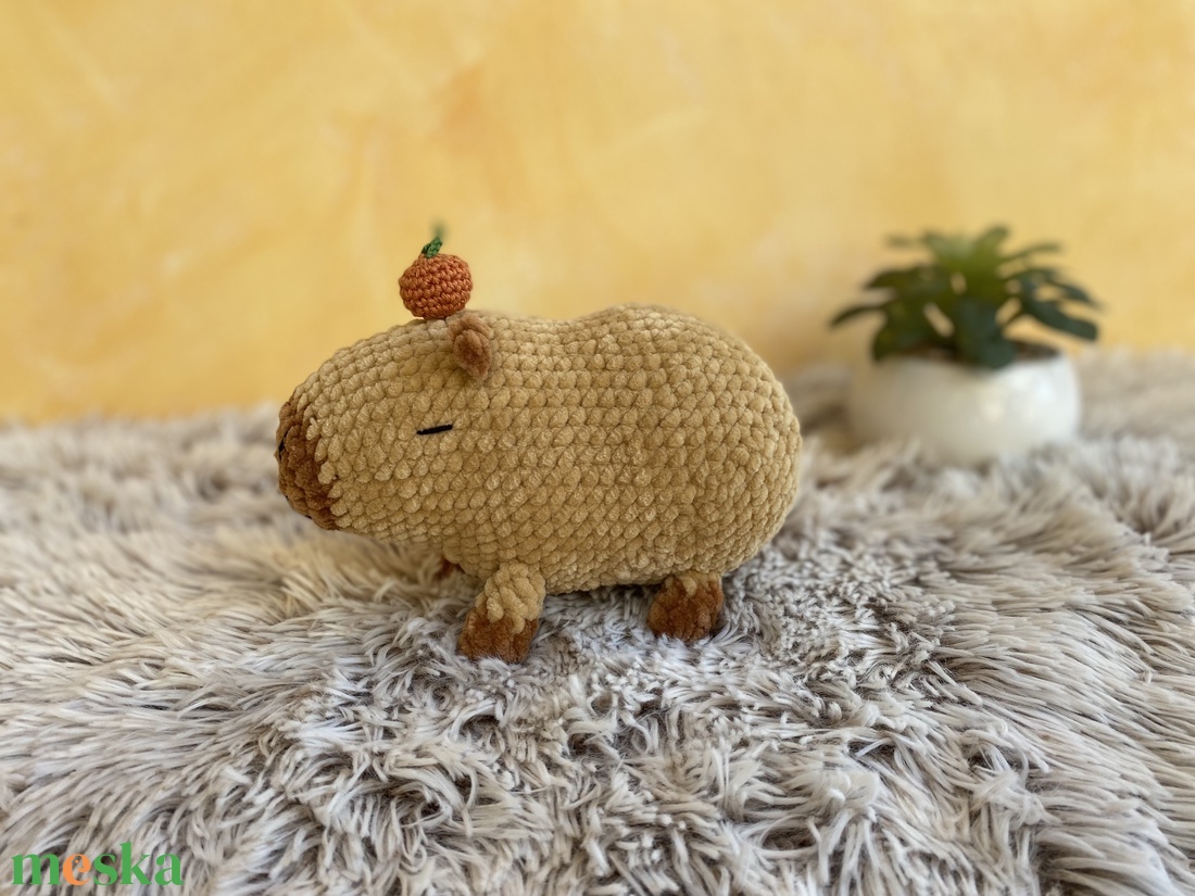 Plüss horgolt capybara mandarinnal 18 cm - játék & sport - plüssállat & játékfigura - más figura - Meska.hu Plüss horgolt capybara mandarinnal 18 cm - játék & sport - plüssállat & játékfigura - más figura - Meska.hu