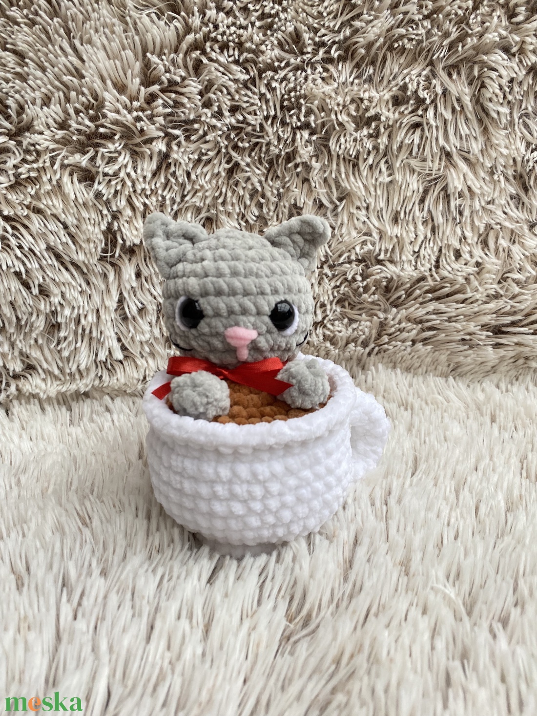 Horgolt bögrés cica - játék & sport - plüssállat & játékfigura - cica - Meska.hu