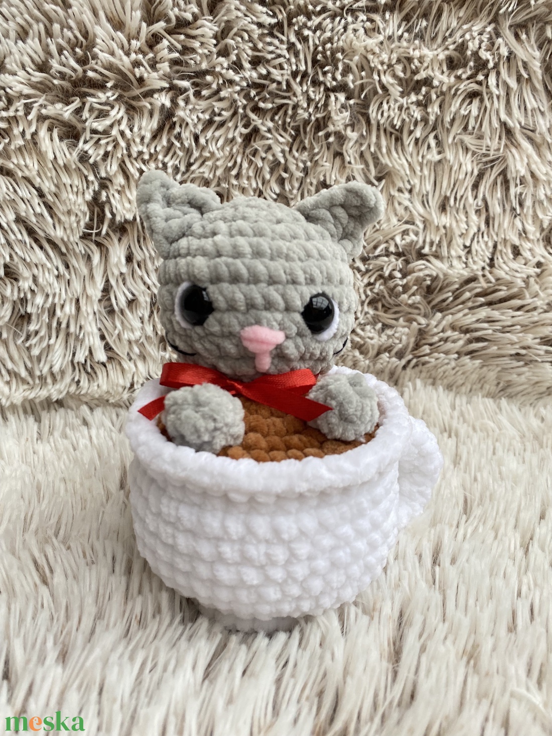 Horgolt bögrés cica - játék & sport - plüssállat & játékfigura - cica - Meska.hu