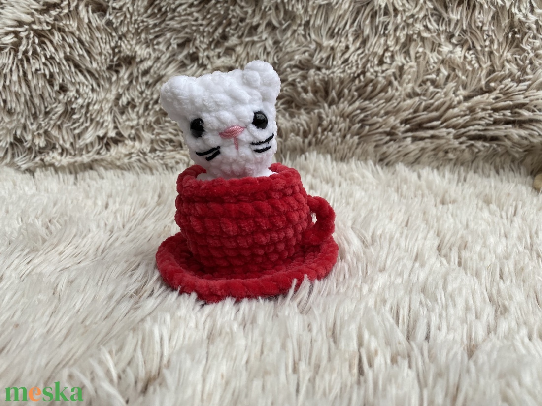 Horgolt bögrés cica, pop up, felugró cica - játék & sport - plüssállat & játékfigura - cica - Meska.hu