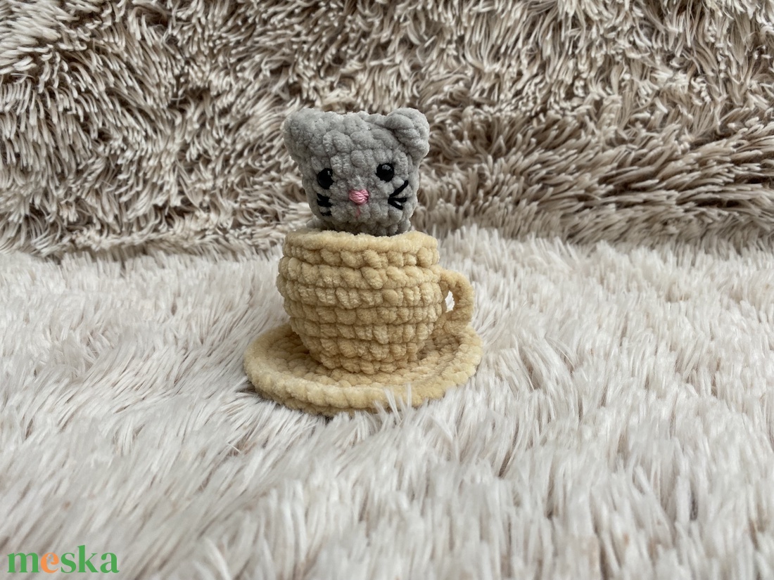 Horgolt bögrés cica, pop up, felugró cica - játék & sport - plüssállat & játékfigura - cica - Meska.hu