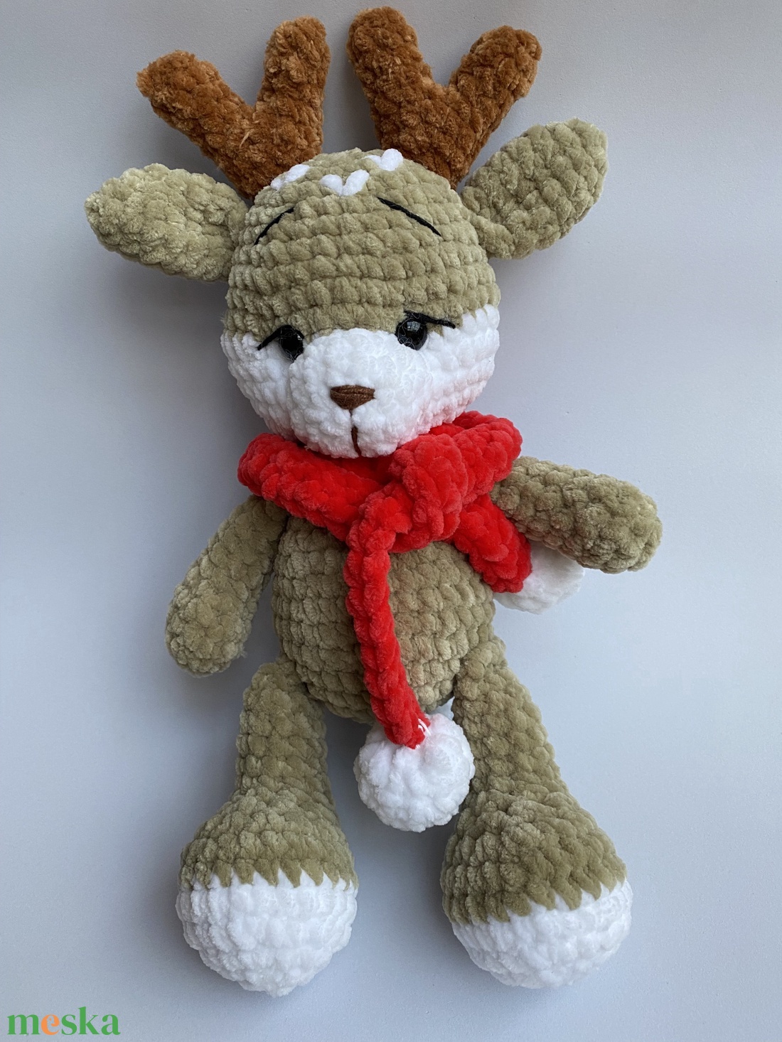 Horgolt rénszarvas piros sállal - játék & sport - plüssállat & játékfigura - más figura - Meska.hu