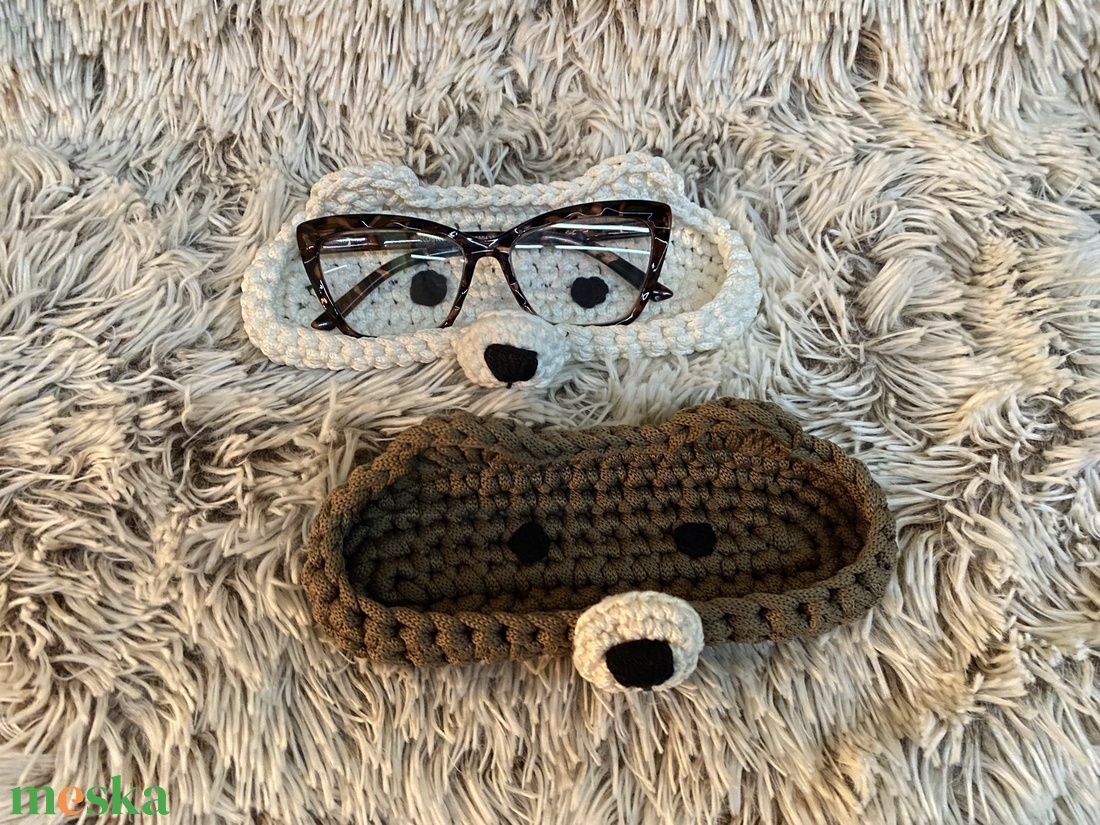Horgolt macis vagy jegesmacis szemüvegtartó / napszemüvegtartó  - táska & tok - pénztárca & más tok - szemüvegtok - Meska.hu
