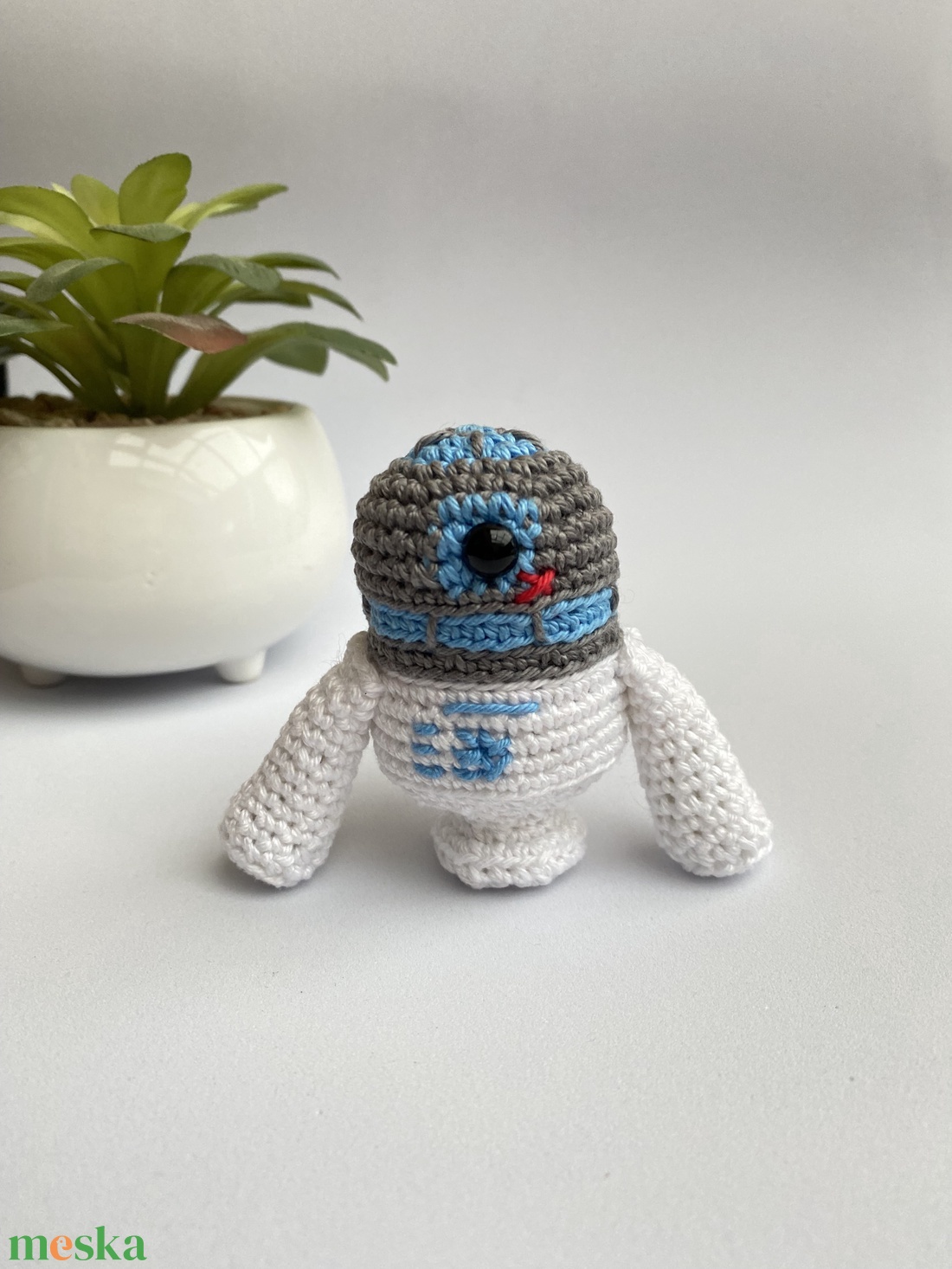 Horgolt R2D2 robot - játék & sport - plüssállat & játékfigura - robot & gép - Meska.hu