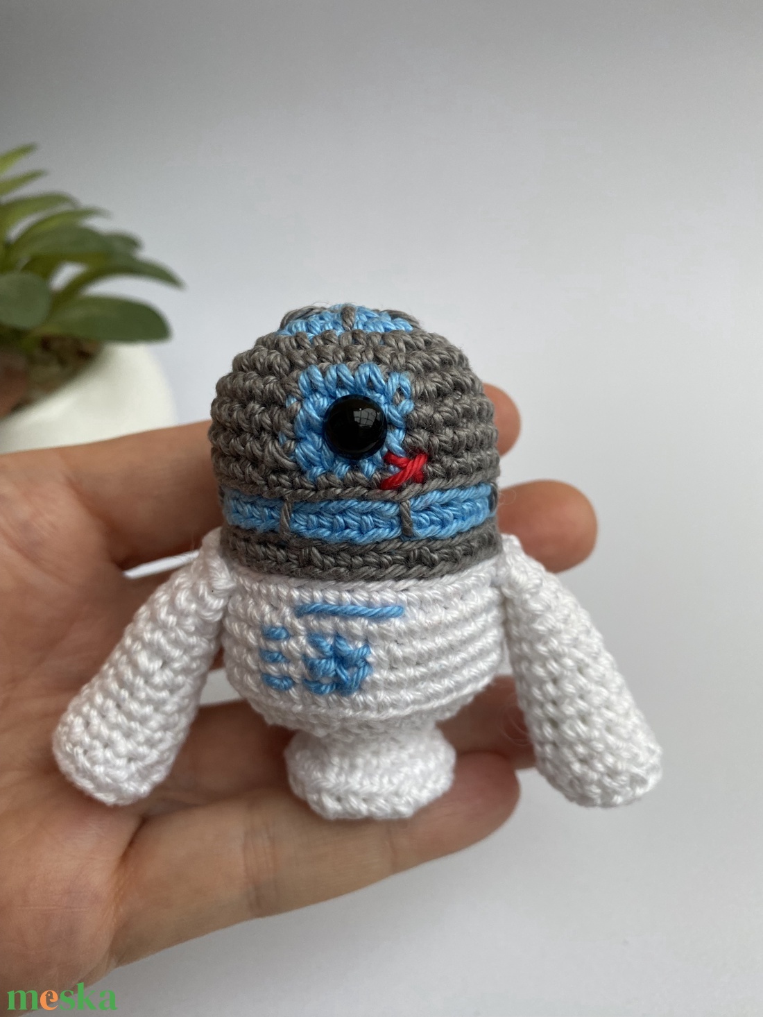 Horgolt R2D2 robot - játék & sport - plüssállat & játékfigura - robot & gép - Meska.hu