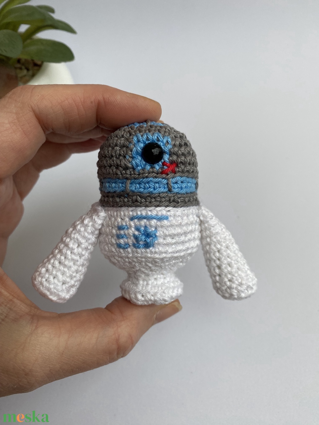 Horgolt R2D2 robot - játék & sport - plüssállat & játékfigura - robot & gép - Meska.hu