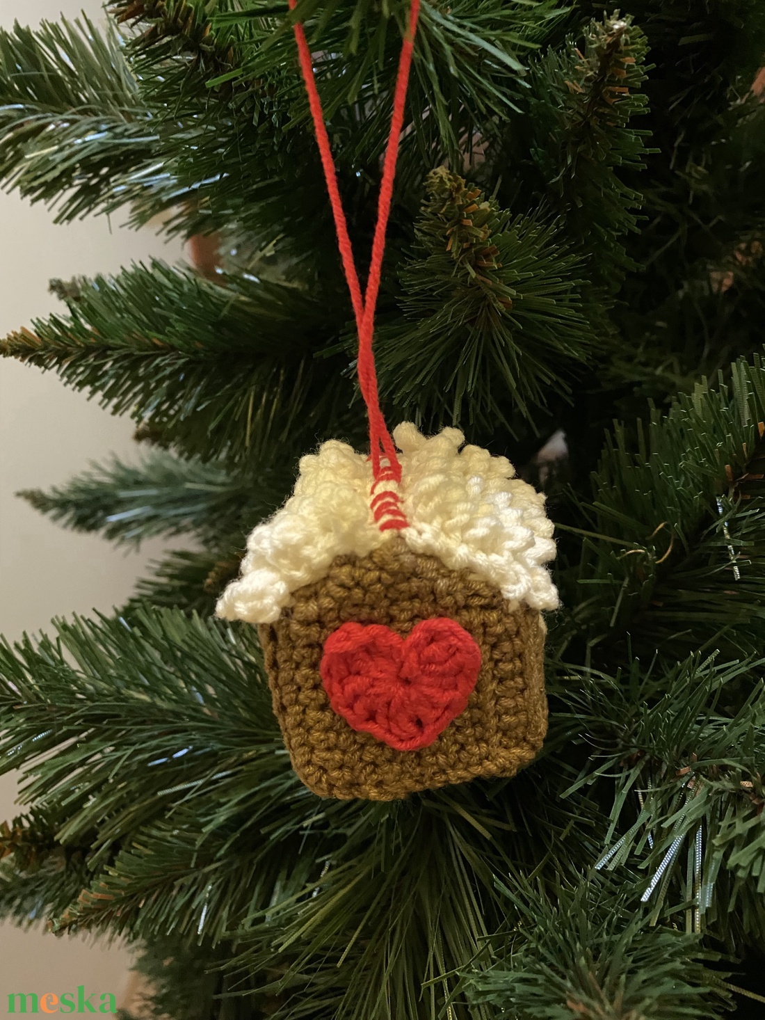 Horgolt karácsonyi díszek, mézeskalács házikó - karácsony - karácsonyi lakásdekoráció - karácsonyi falu, házikó - Meska.hu