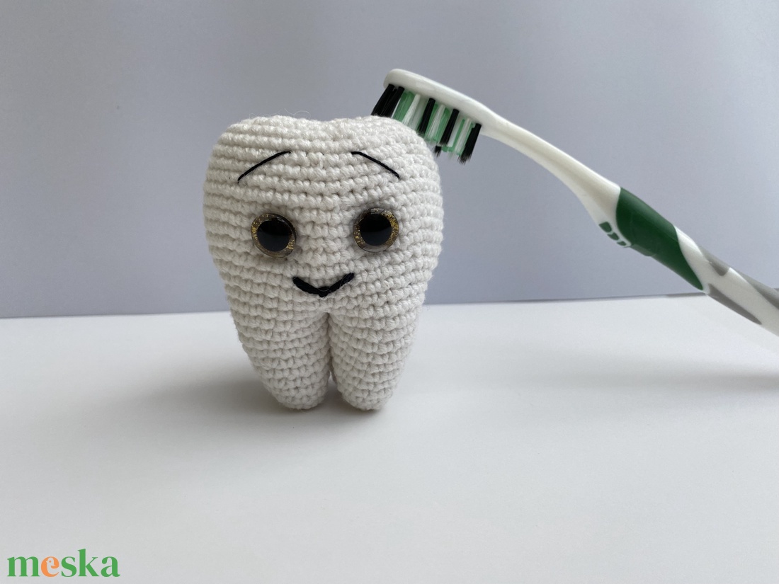 Mosolygós horgolt fog - játék & sport - plüssállat & játékfigura - más figura - Meska.hu