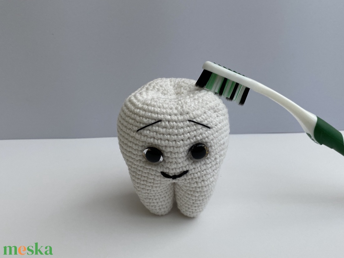 Mosolygós horgolt fog - játék & sport - plüssállat & játékfigura - más figura - Meska.hu
