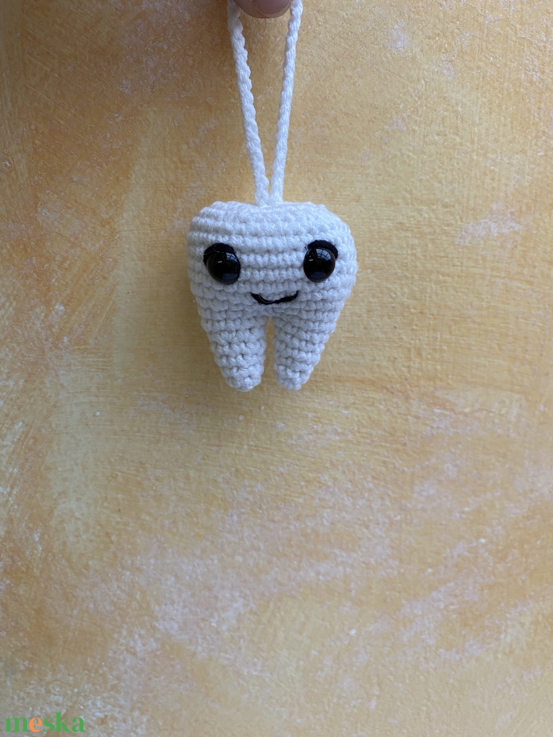 Mosolygós horgolt fog kulcstartó, táskadísz - játék & sport - plüssállat & játékfigura - más figura - Meska.hu