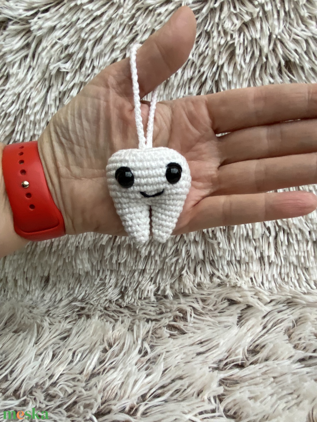 Mosolygós horgolt fog kulcstartó, táskadísz - játék & sport - plüssállat & játékfigura - más figura - Meska.hu