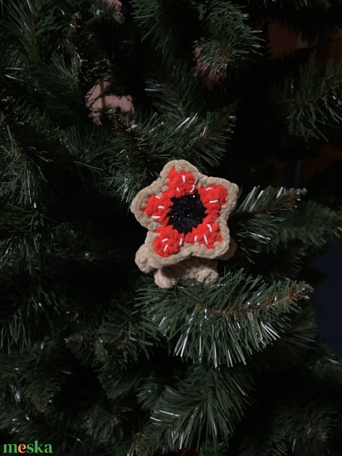 Mini (fekete belső része csillog) horgolt Stranger Things Baby Demogorgon 12 cm plüss - játék & sport - plüssállat & játékfigura - más figura - Meska.hu