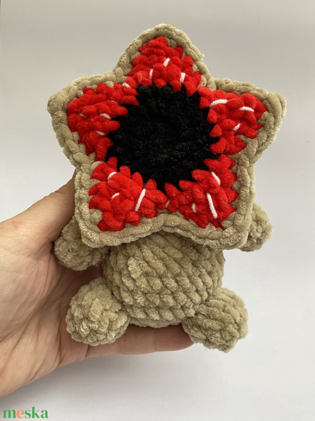 Világítós, horgolt Stranger Things Baby Demogorgon 18 cm plüss - játék & sport - plüssállat & játékfigura - más figura - Meska.hu