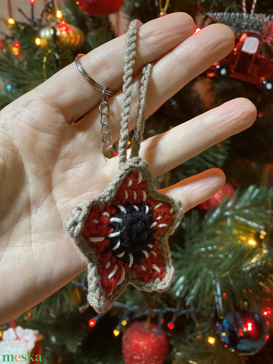 Stranger Things Demogorgon kulcstartó, táskatartó, autó visszapillantóra akasztható dísz - játék & sport - plüssállat & játékfigura - más figura - Meska.hu