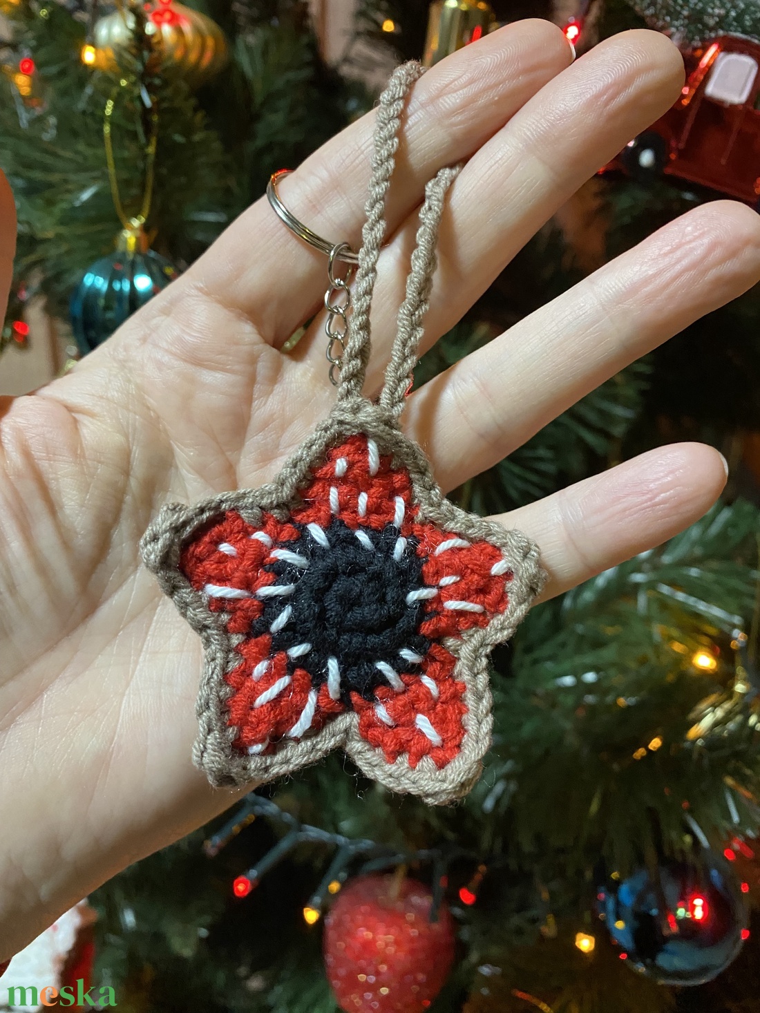 Stranger Things Demogorgon kulcstartó, táskatartó, autó visszapillantóra akasztható dísz - játék & sport - plüssállat & játékfigura - más figura - Meska.hu